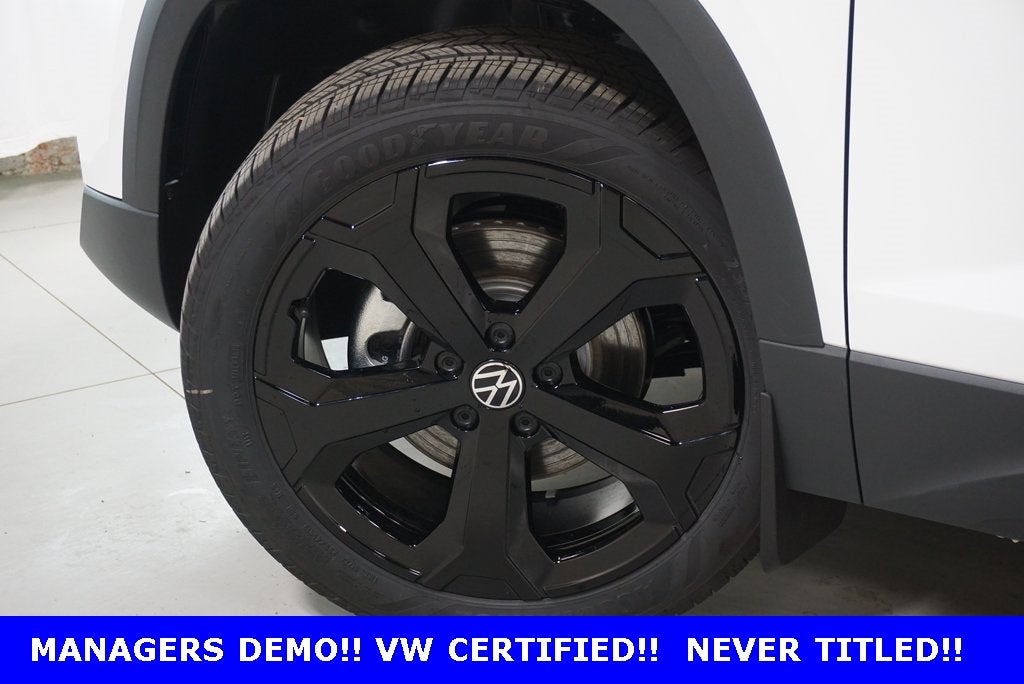 2025 Volkswagen Taos 1.5T SE Black