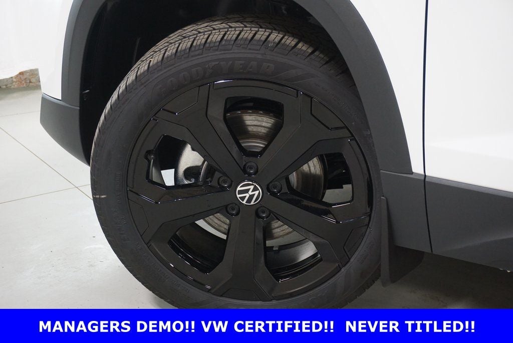 2025 Volkswagen Taos 1.5T SE Black