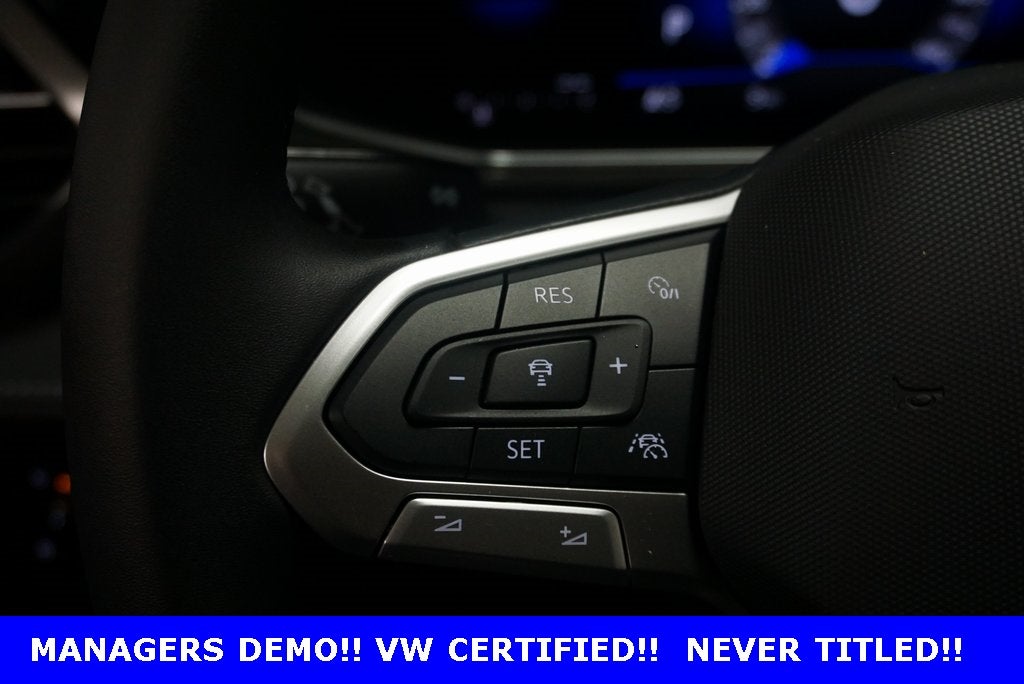 2025 Volkswagen Taos 1.5T SE Black