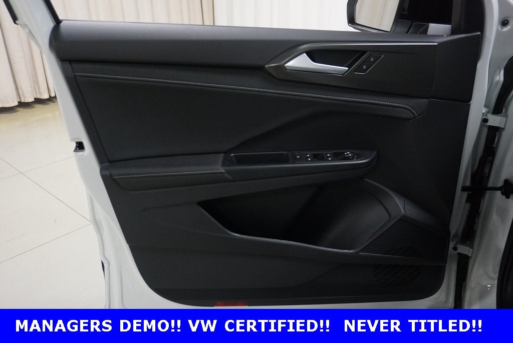 2025 Volkswagen Taos 1.5T SE Black