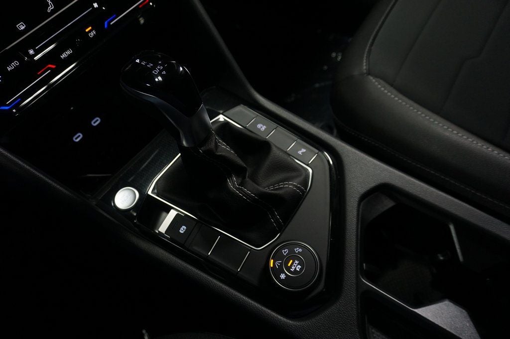 2026 Volkswagen Taos 1.5T SE Black