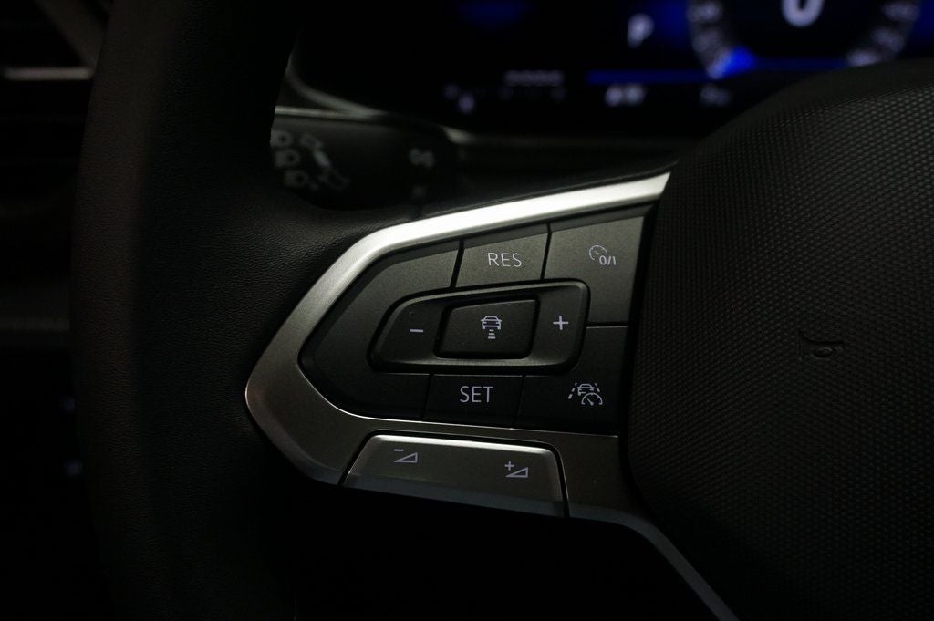 2026 Volkswagen Taos 1.5T SE Black