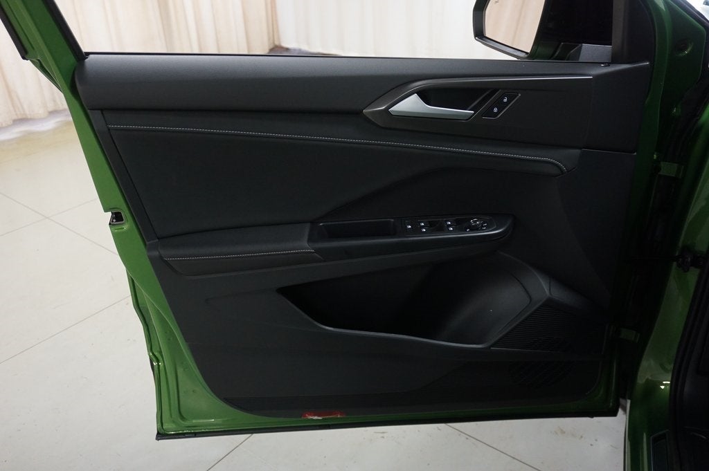 2026 Volkswagen Taos 1.5T SE Black