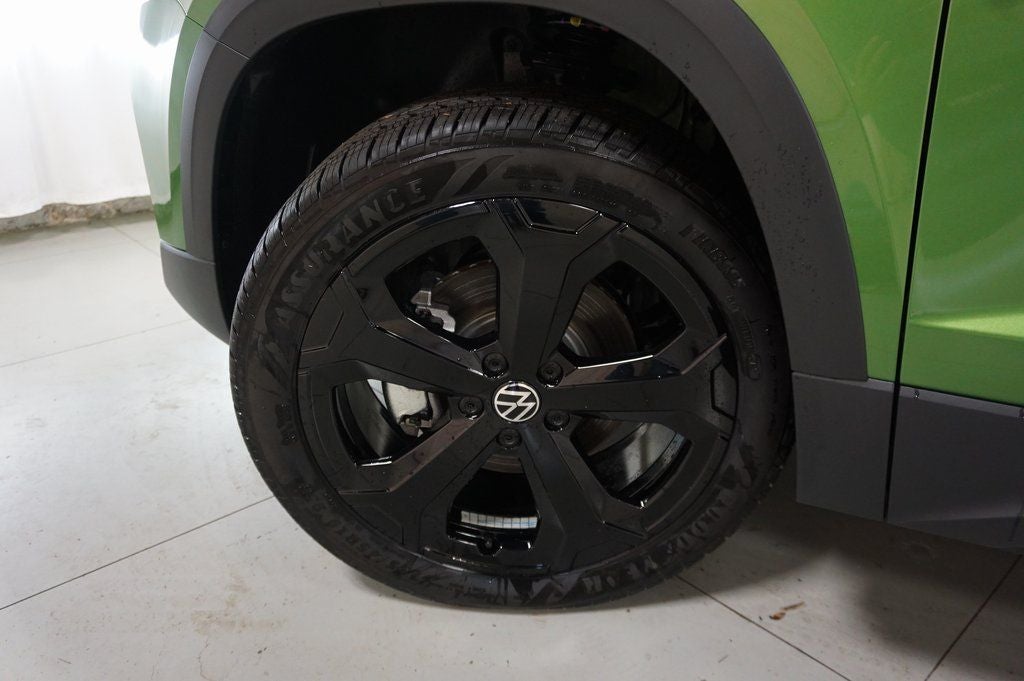 2026 Volkswagen Taos 1.5T SE Black