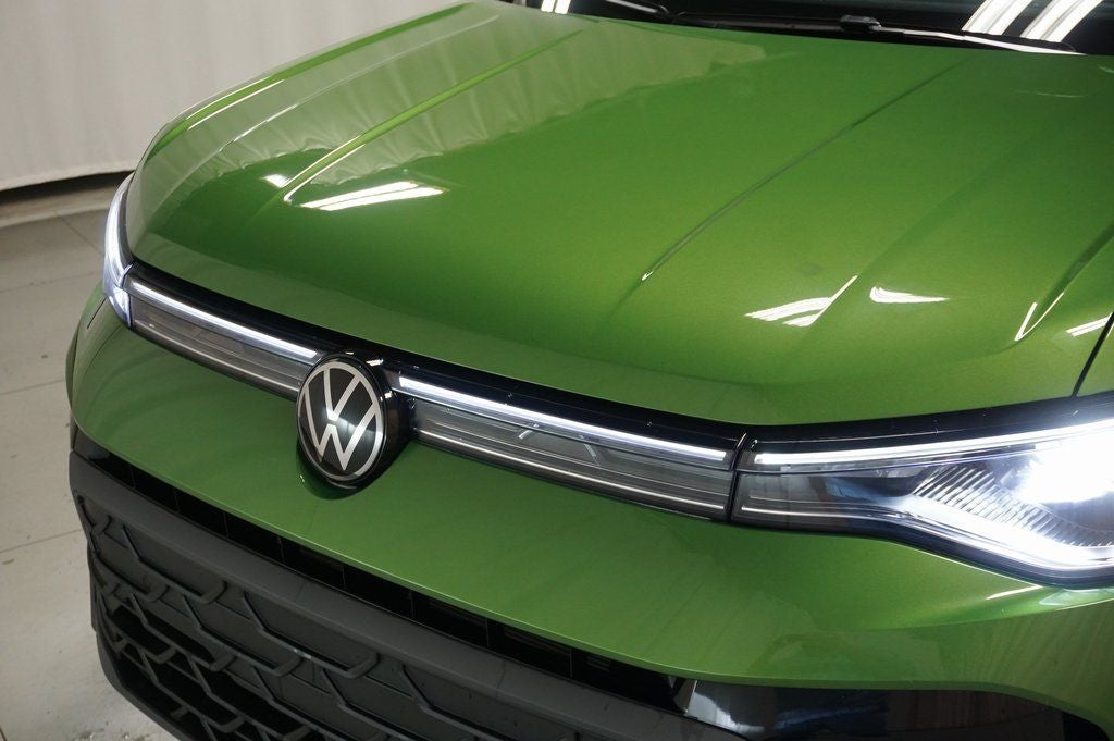 2026 Volkswagen Taos 1.5T SE Black