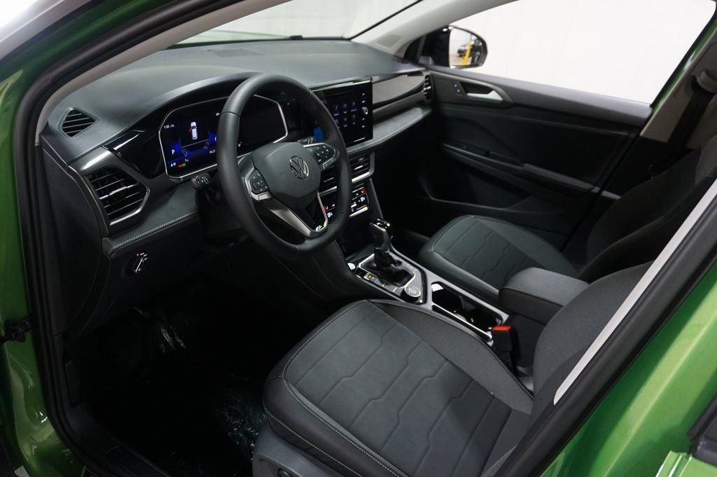 2026 Volkswagen Taos 1.5T SE Black