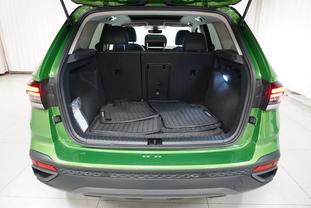 2025 Volkswagen Taos 1.5T SE Black