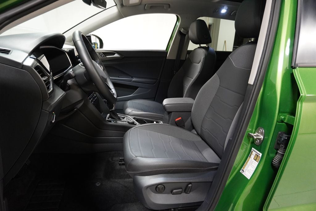 2025 Volkswagen Taos 1.5T SE Black