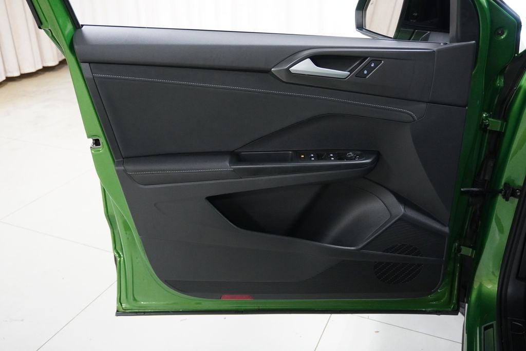 2025 Volkswagen Taos 1.5T SE Black