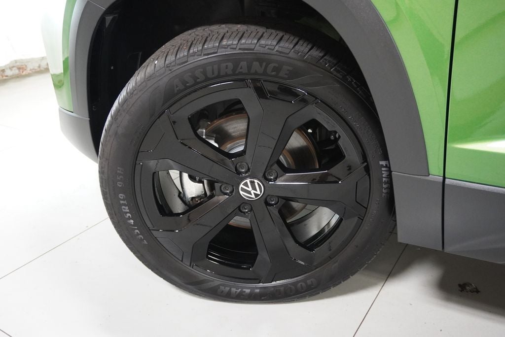 2025 Volkswagen Taos 1.5T SE Black