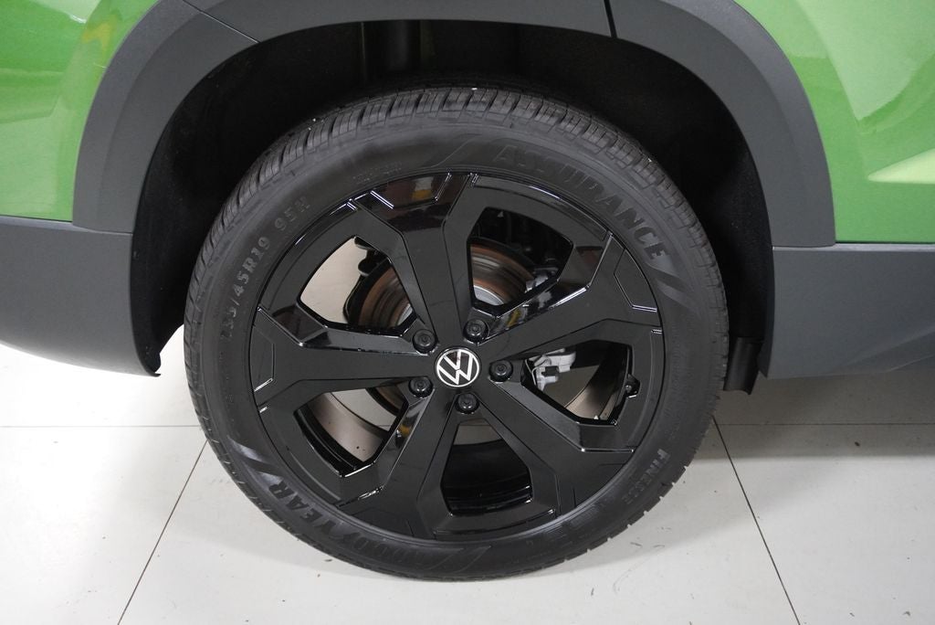 2025 Volkswagen Taos 1.5T SE Black