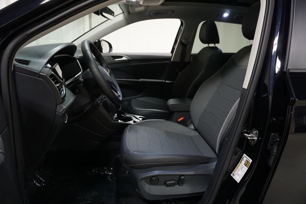 2026 Volkswagen Taos 1.5T SE Black