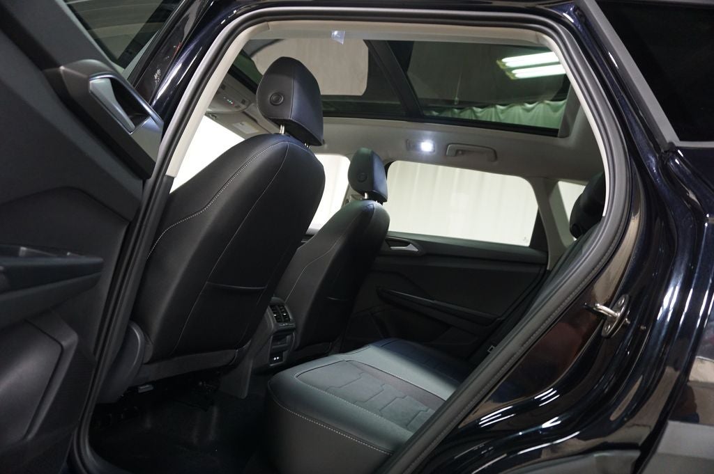 2026 Volkswagen Taos 1.5T SE Black