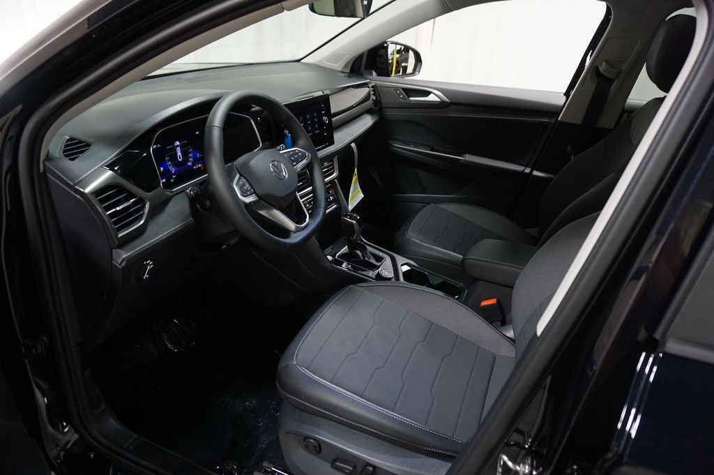 2026 Volkswagen Taos 1.5T SE Black