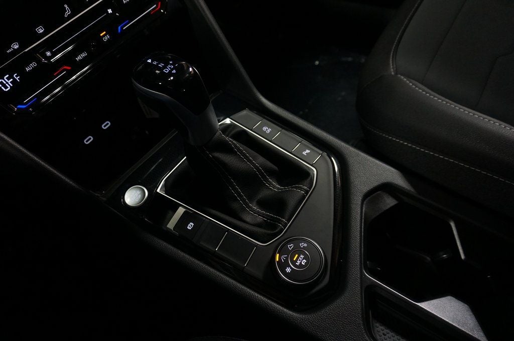 2026 Volkswagen Taos 1.5T SE Black