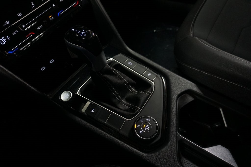 2026 Volkswagen Taos 1.5T SE Black