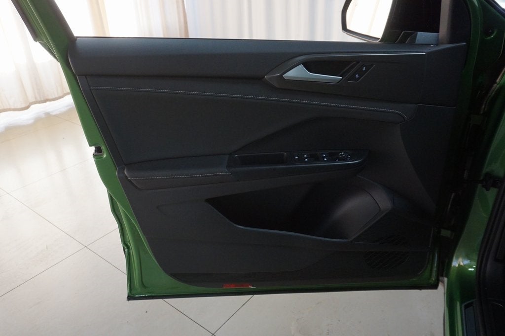 2026 Volkswagen Taos 1.5T SE Black