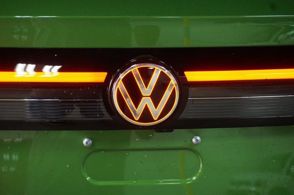 2026 Volkswagen Taos 1.5T SE Black