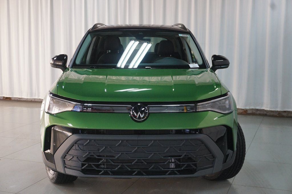 2026 Volkswagen Taos 1.5T SE Black