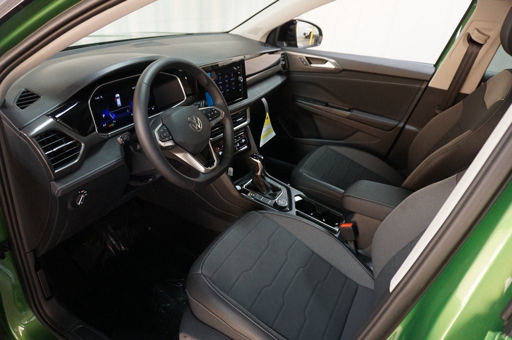 2026 Volkswagen Taos 1.5T SE Black