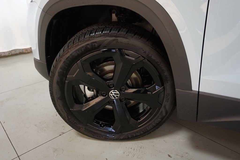 2026 Volkswagen Taos 1.5T SE Black
