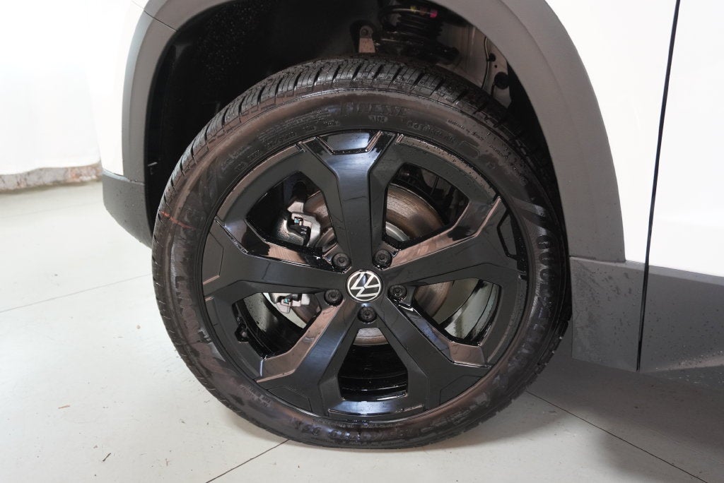 2027 Volkswagen Taos 1.5T SE Black