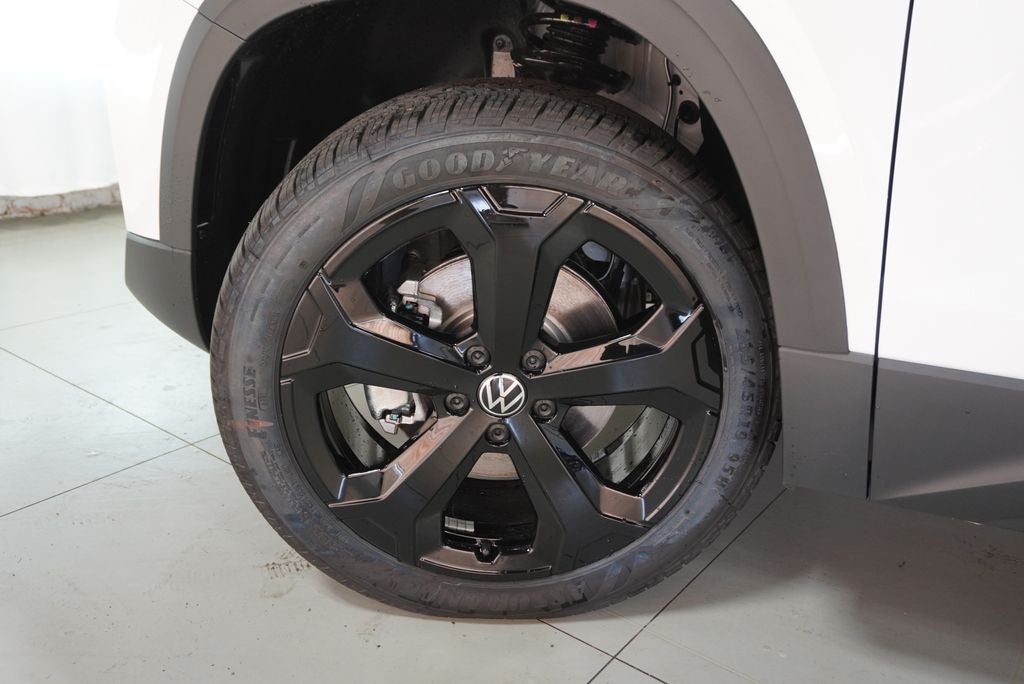 2027 Volkswagen Taos 1.5T SE Black