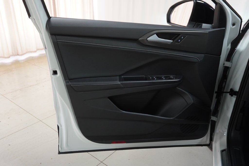 2027 Volkswagen Taos 1.5T SE Black