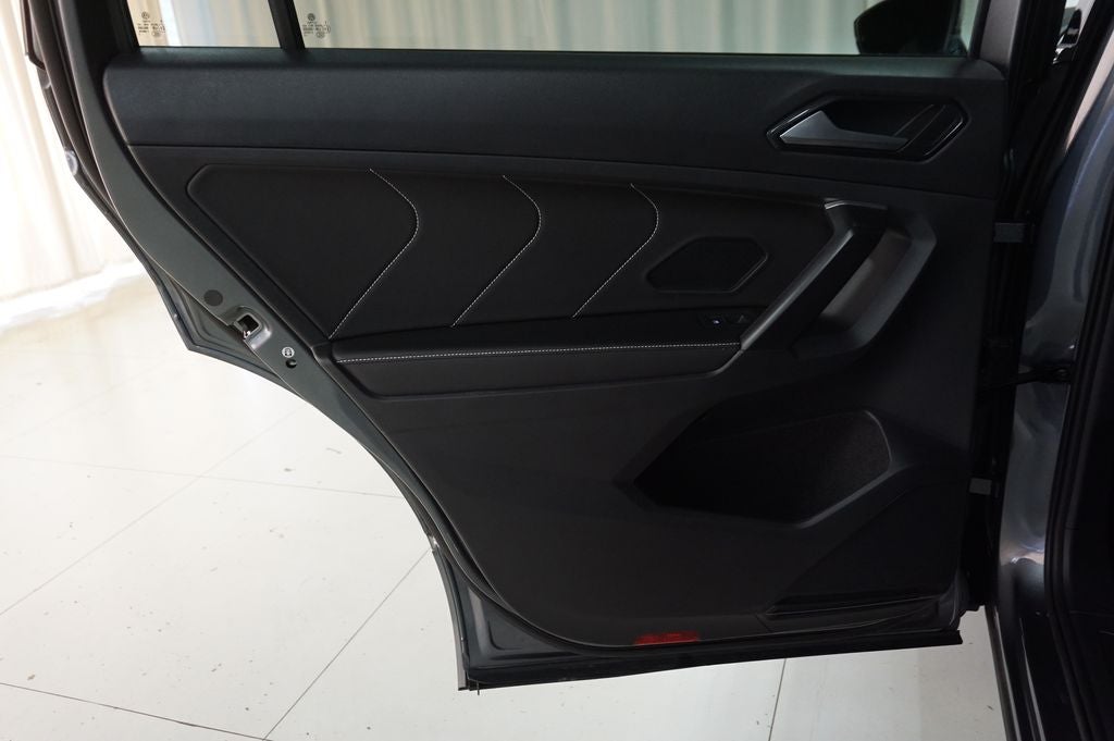 2023 Volkswagen Tiguan 2.0T SEL R-Line