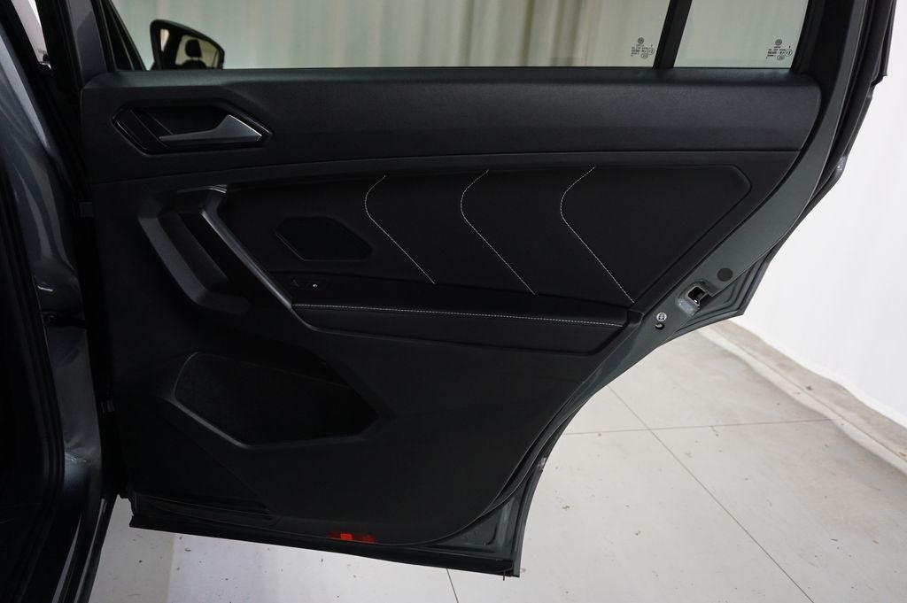 2023 Volkswagen Tiguan 2.0T SEL R-Line