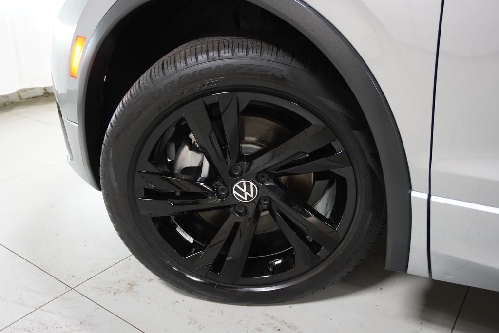 2023 Volkswagen Tiguan 2.0T SE R-Line Black