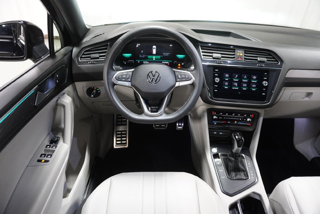 2023 Volkswagen Tiguan 2.0T SE R-Line Black