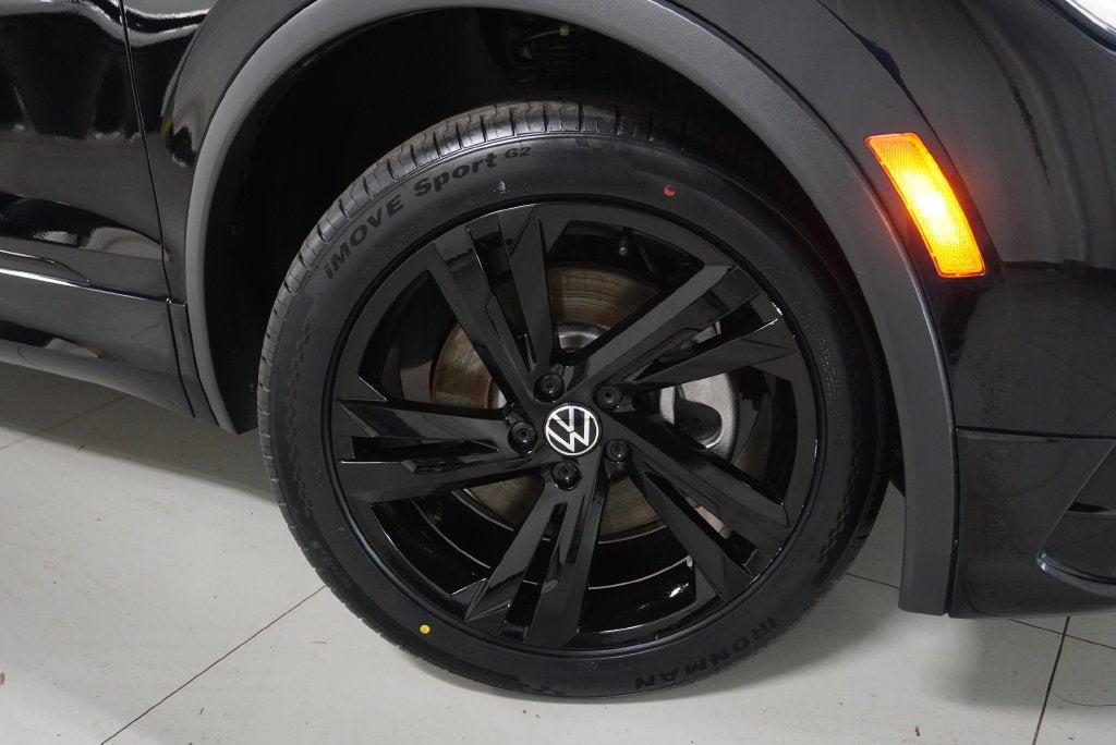 2023 Volkswagen Tiguan 2.0T SE R-Line Black