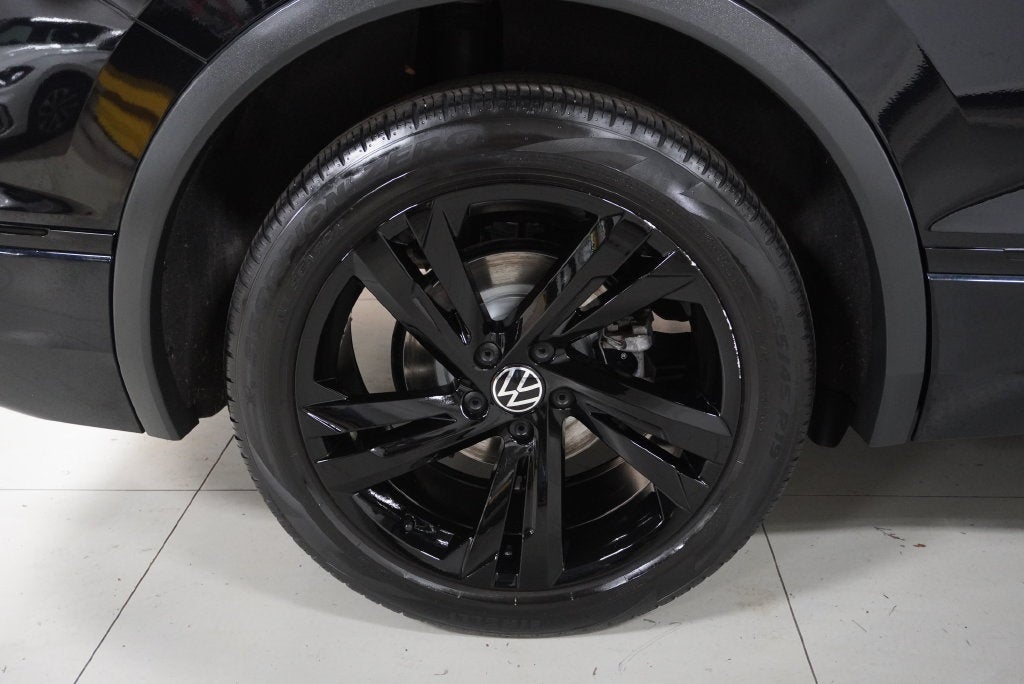 2023 Volkswagen Tiguan 2.0T SE R-Line Black