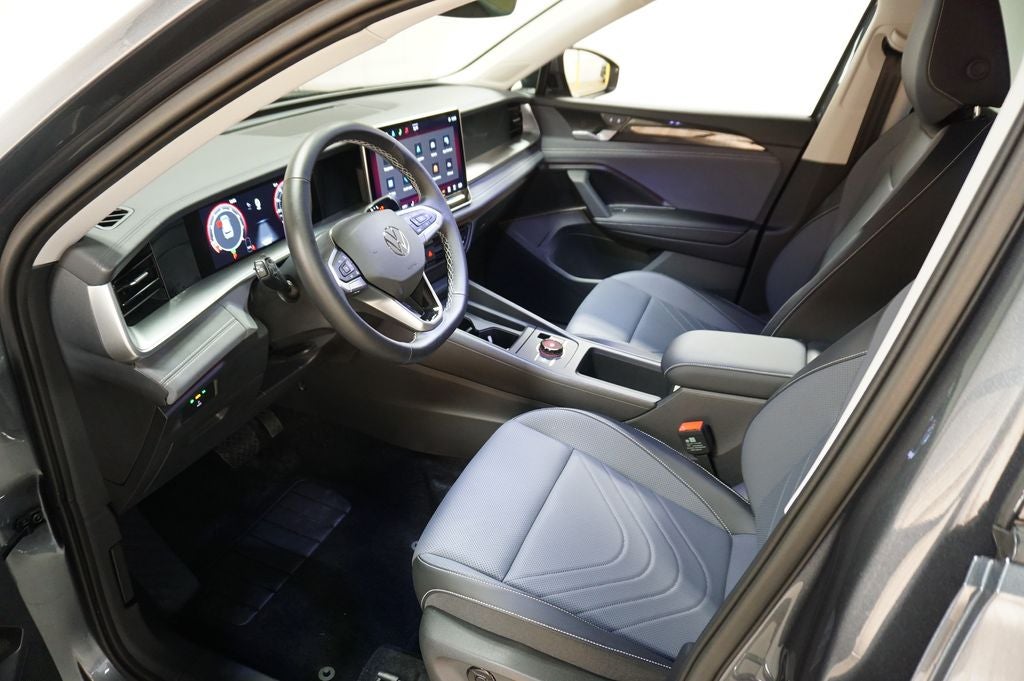 2025 Volkswagen Tiguan 2.0T SE