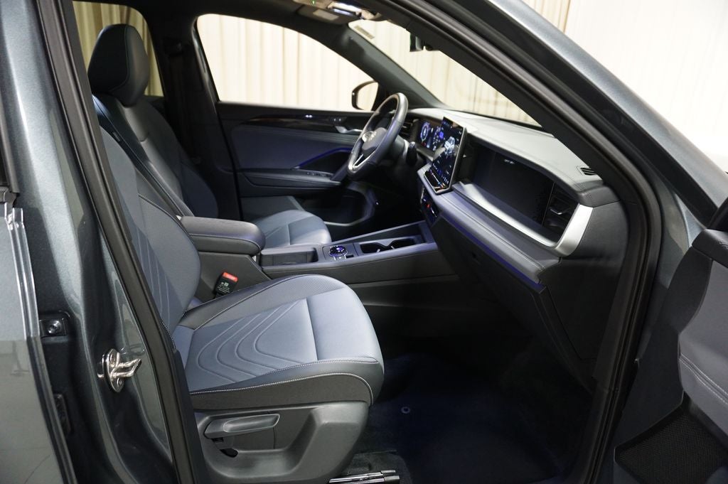 2025 Volkswagen Tiguan 2.0T SE R-Line Black