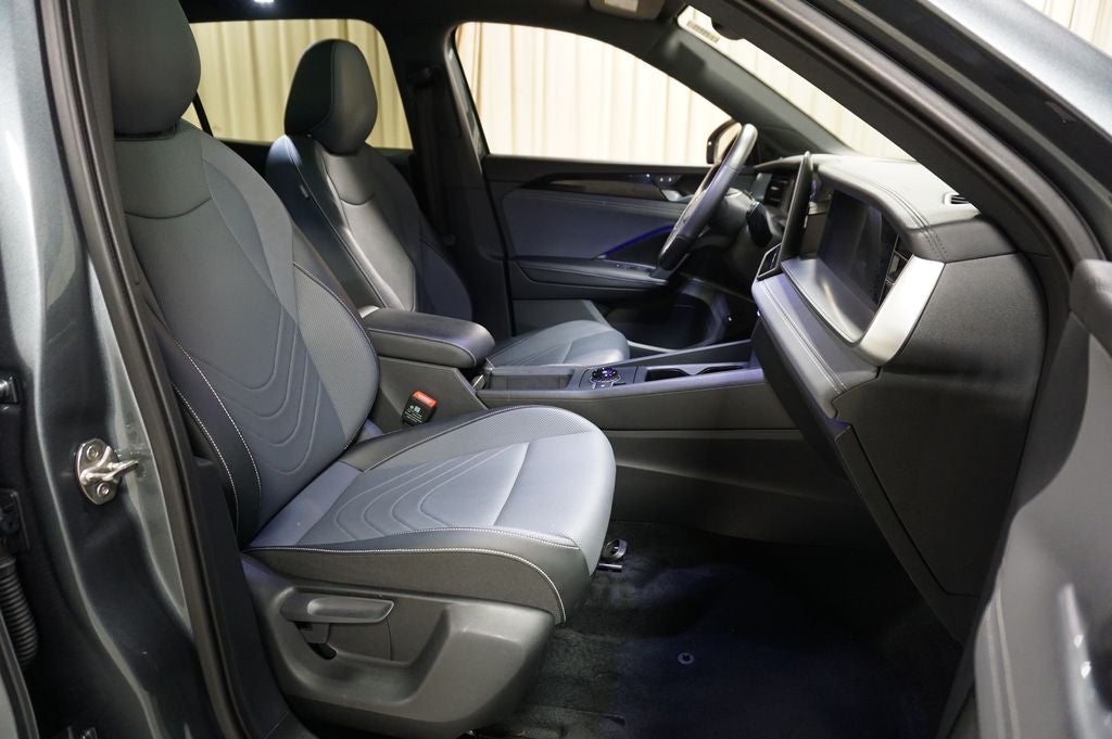 2025 Volkswagen Tiguan 2.0T SE R-Line Black