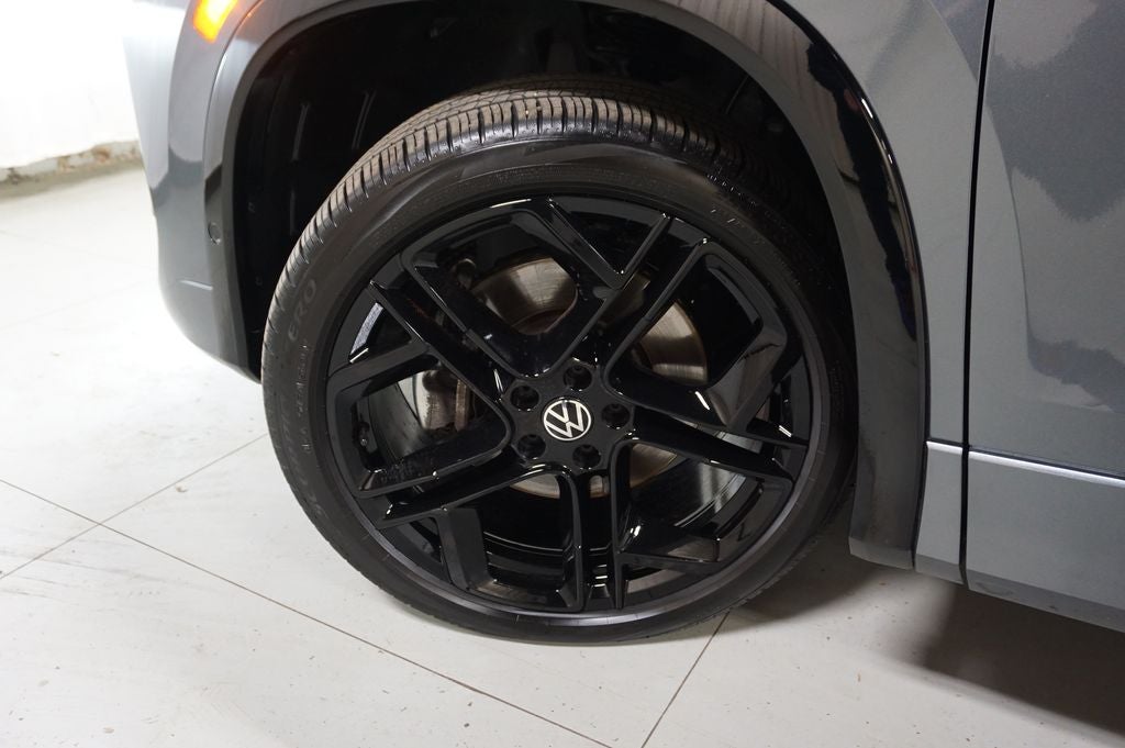 2025 Volkswagen Tiguan 2.0T SE R-Line Black
