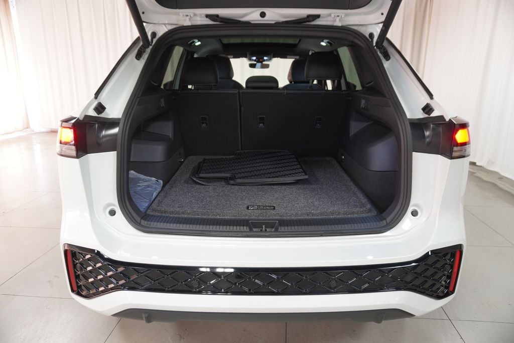 2025 Volkswagen Tiguan 2.0T SE R-Line Black