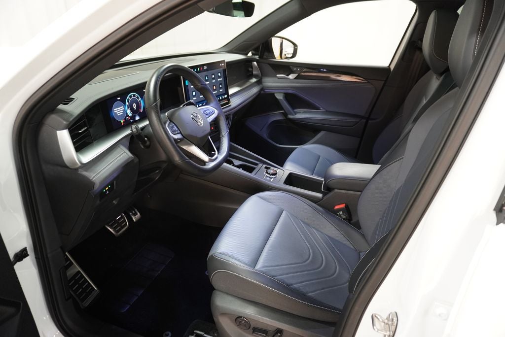 2025 Volkswagen Tiguan 2.0T SE R-Line Black