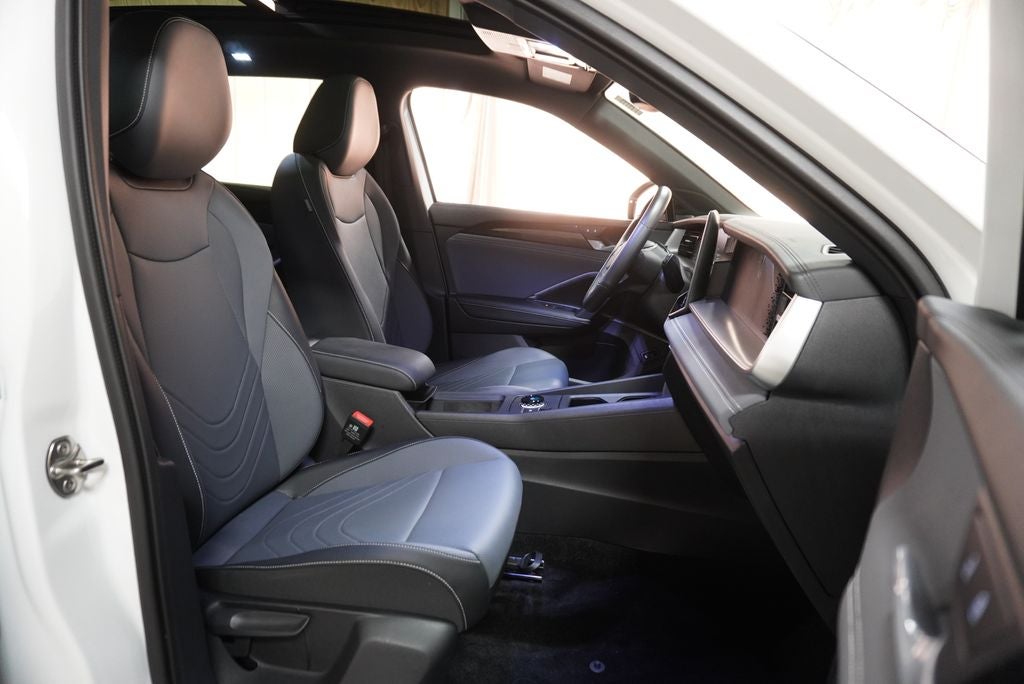 2025 Volkswagen Tiguan 2.0T SE R-Line Black