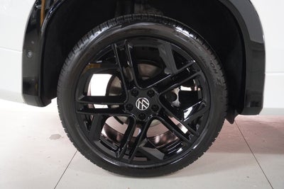 2025 Volkswagen Tiguan 2.0T SE R-Line Black
