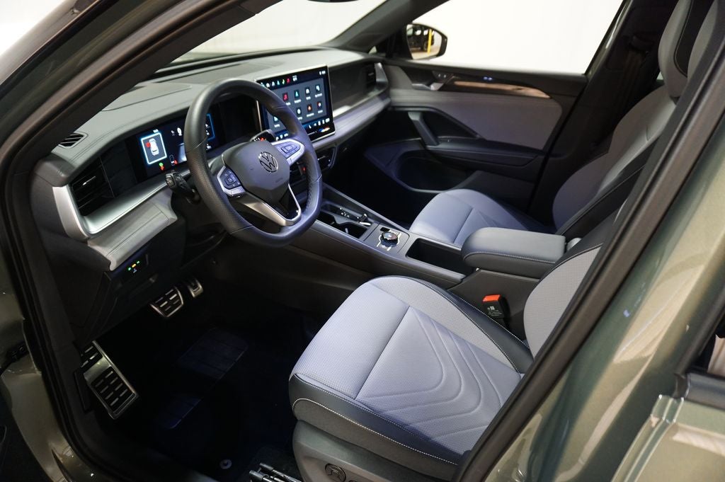 2025 Volkswagen Tiguan 2.0T SE R-Line Black