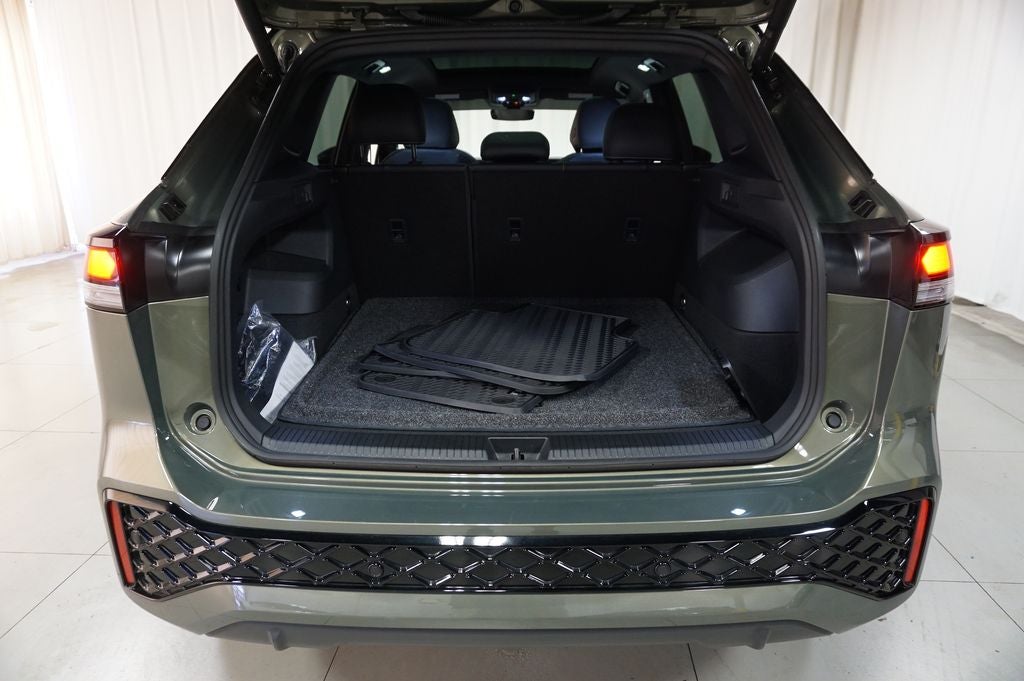 2025 Volkswagen Tiguan 2.0T SE R-Line Black