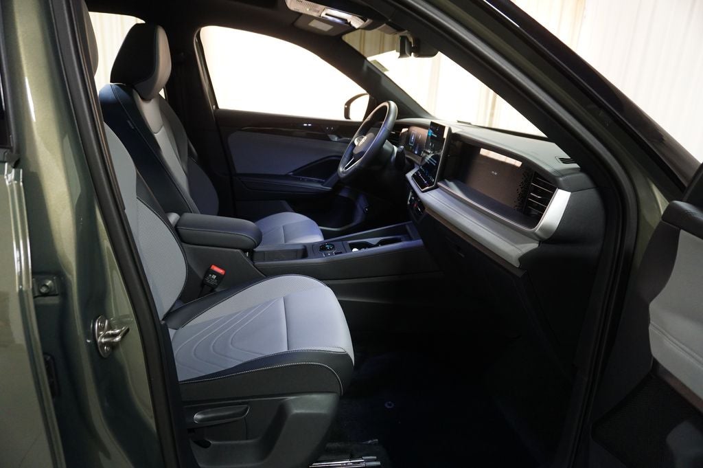2025 Volkswagen Tiguan 2.0T SE R-Line Black