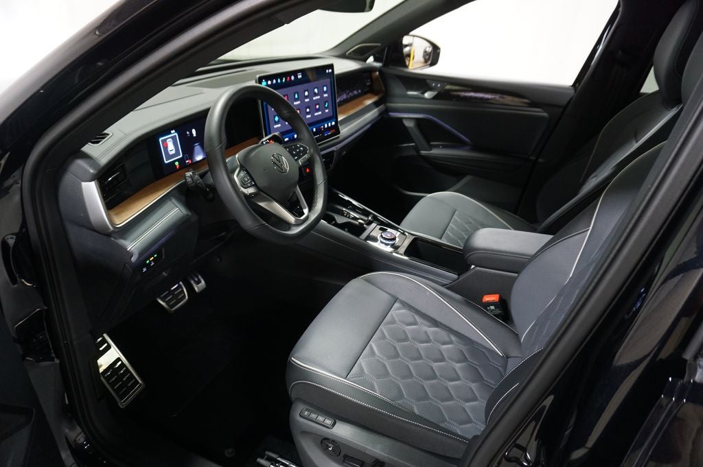 2025 Volkswagen Tiguan 2.0T SEL R-Line
