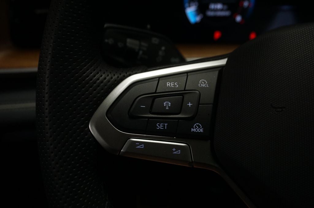 2025 Volkswagen Tiguan 2.0T SEL R-Line