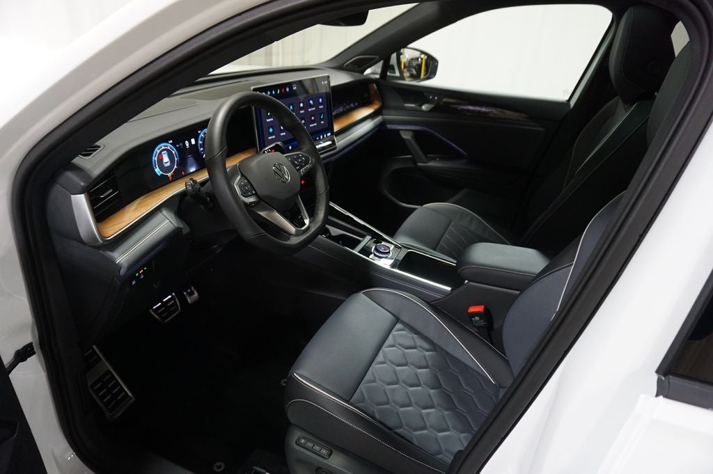 2025 Volkswagen Tiguan 2.0T SEL R-Line