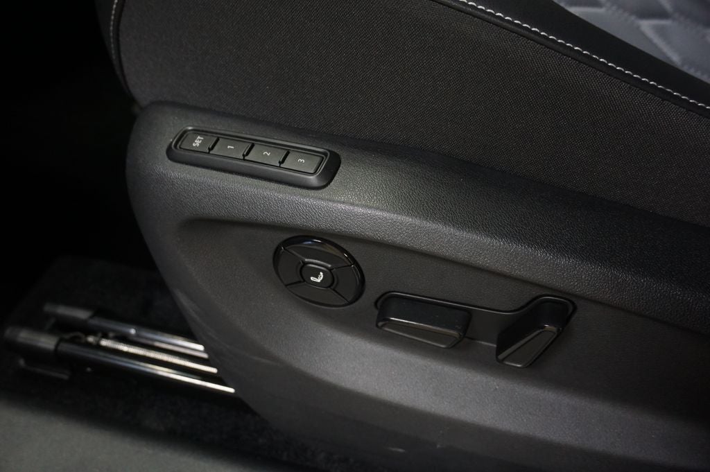 2025 Volkswagen Tiguan 2.0T SEL R-Line