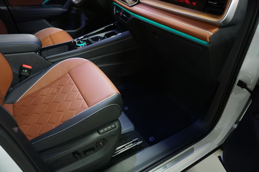 2025 Volkswagen Tiguan 2.0T SEL R-Line